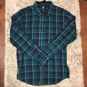 🌟 HP 🌟 Lrg Button down shirt.